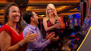 hoktoto slot web app interface showing slot games and live-dealer tables on desktop and mobile